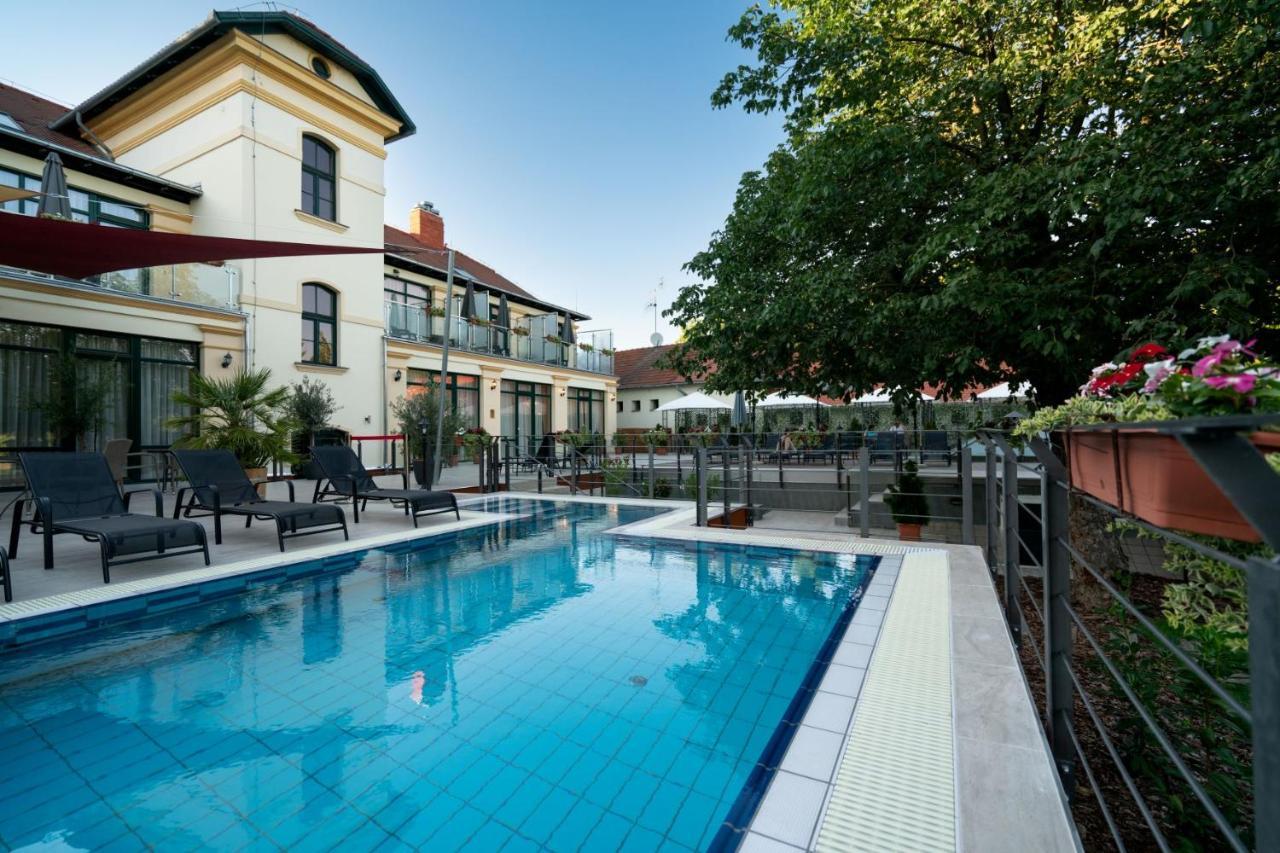 Elizabeth Hotel Gyula Exteriér fotografie