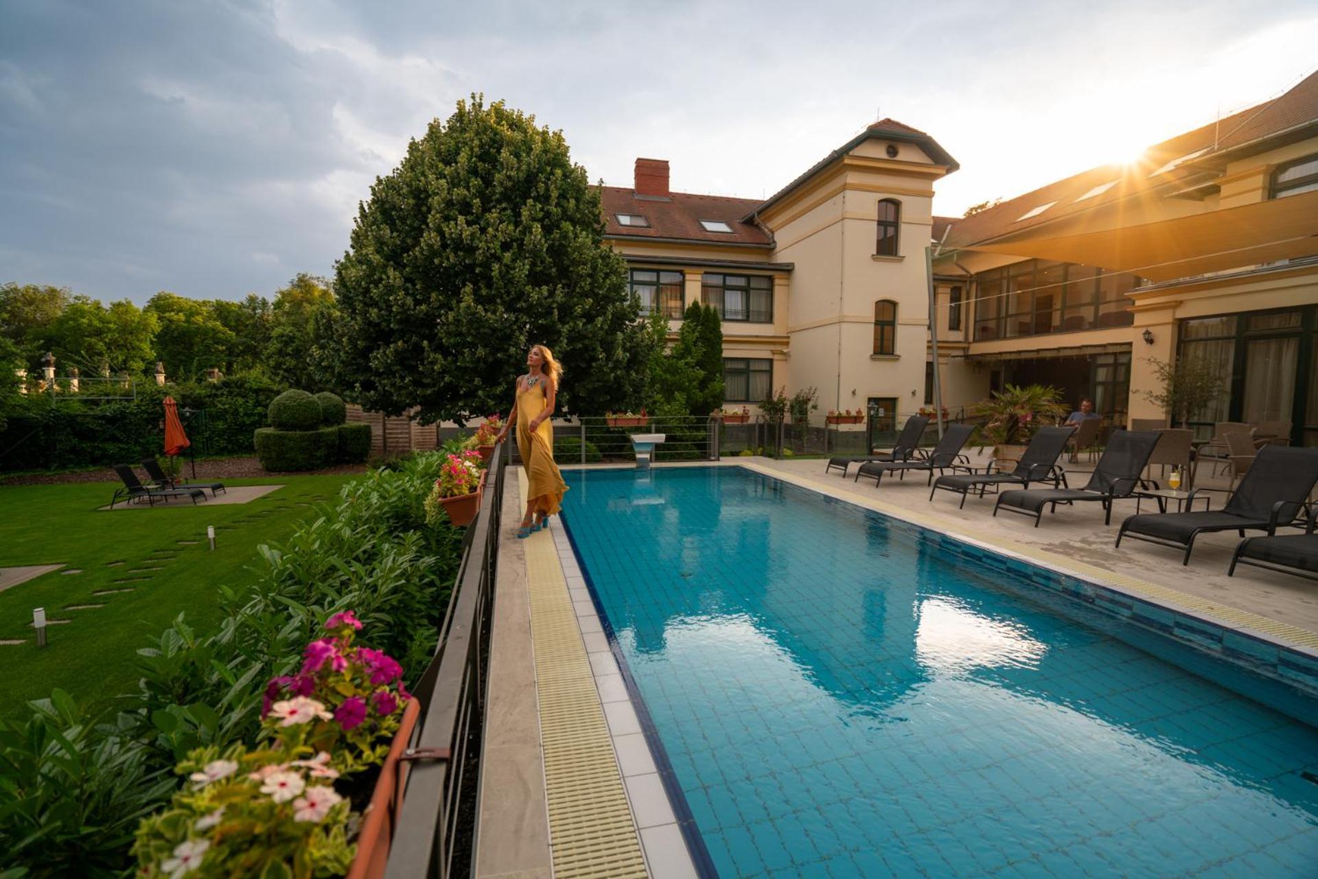Elizabeth Hotel Gyula Exteriér fotografie