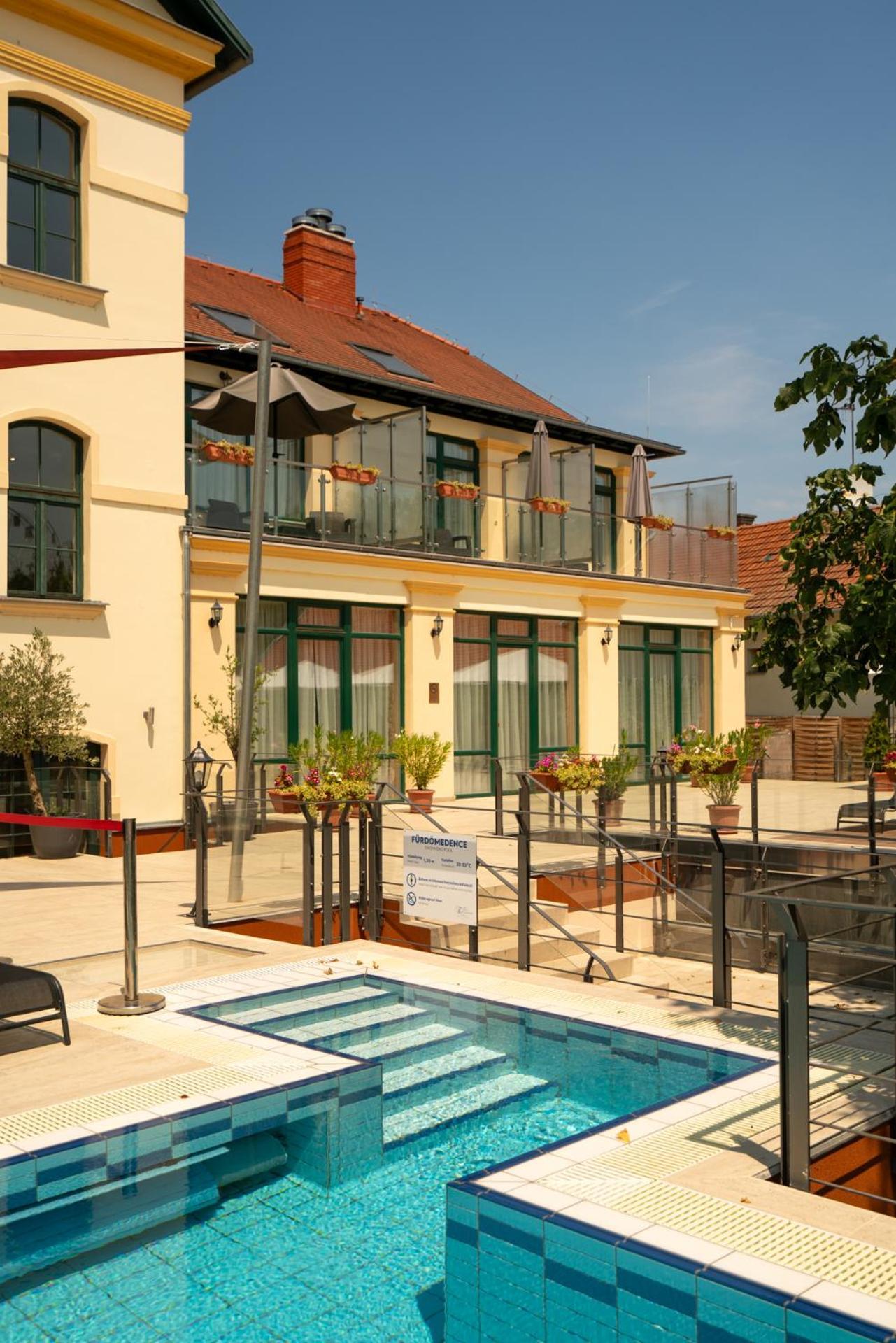 Elizabeth Hotel Gyula Exteriér fotografie